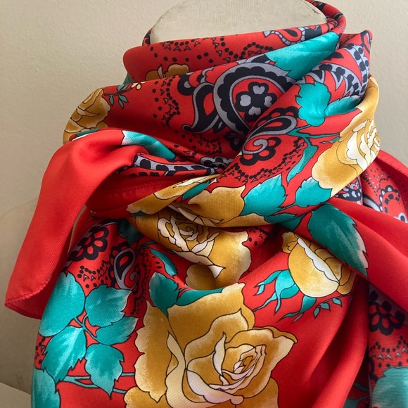 Colourful vintage square scarf - Picture 1 of 9